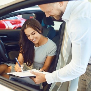 Noleggio auto lungo termine: tutti vantaggi per i privati