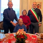 Albisola, nonna Maddalena Teresa compie 102 anni: gli auguri del sindaco