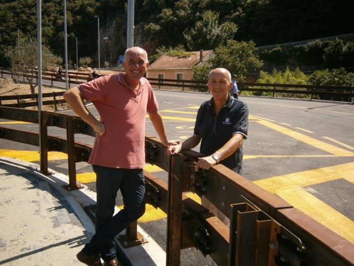 Flaminio Richeri e Giovanni Ferrari sul nuovo ponte sul Pora, a Finale