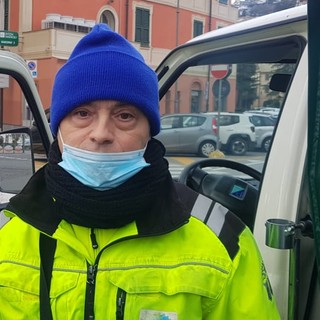 Albissola, in pensione lo storico netturbino Roberto: attestati di stima degli albissolesi