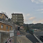 Noli, demolita la vecchia palazzina di via Belvedere 18: a breve via alla ricostruzione