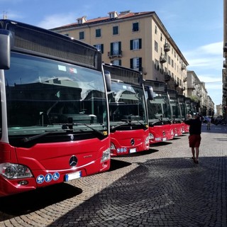 Servizio bus per le scuole, nelle aziende private in servizio autisti in pensione. I sindacati: &quot;Perché invece non favorire tanti cassintegrati dell'autonoleggio?&quot;?&quot;