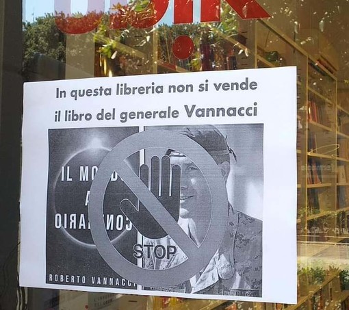 “Non vendiamo il libro di Vannacci” e la libreria viene presa di mira dagli haters