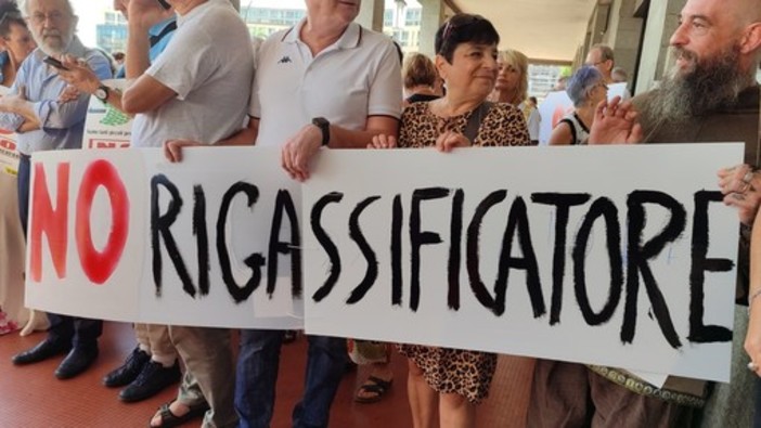 No al rigassificatore, tutto pronto per la camminata di protesta all'avvio del Festival di Sanremo