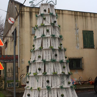 Stella Santa Giustina accende il Natale con addobbi &quot;fai da te&quot;