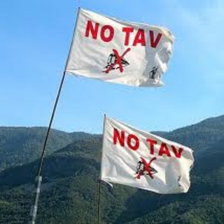 Incendi dolosi e scritte NO TAV