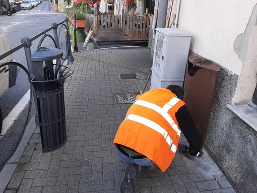 Albissola, nuovi cestini per la raccolta dei rifiuti tra Piazza Liguria, Corso Bigliati ed il centro storico