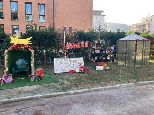 Albenga, la magia del Natale tra i bimbi del Nido Roberto di Ferro