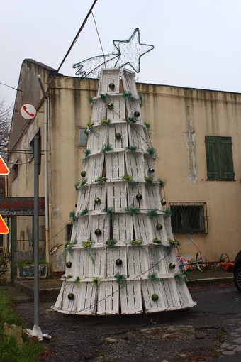 Stella Santa Giustina accende il Natale con addobbi &quot;fai da te&quot;