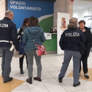 Savona, la Polizia di Stato contro la violenza sulle donne: ieri l'iniziativa &quot;Questo non è amore&quot;