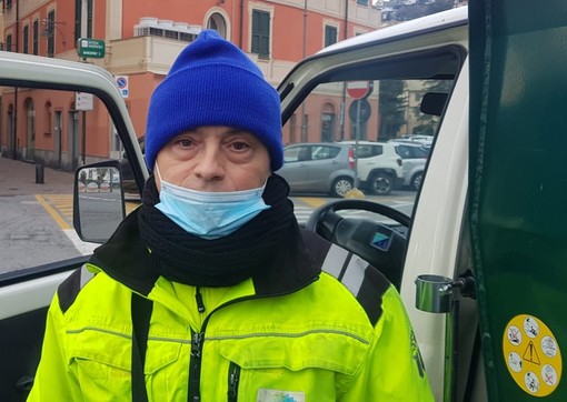 Albissola, in pensione lo storico netturbino Roberto: attestati di stima degli albissolesi