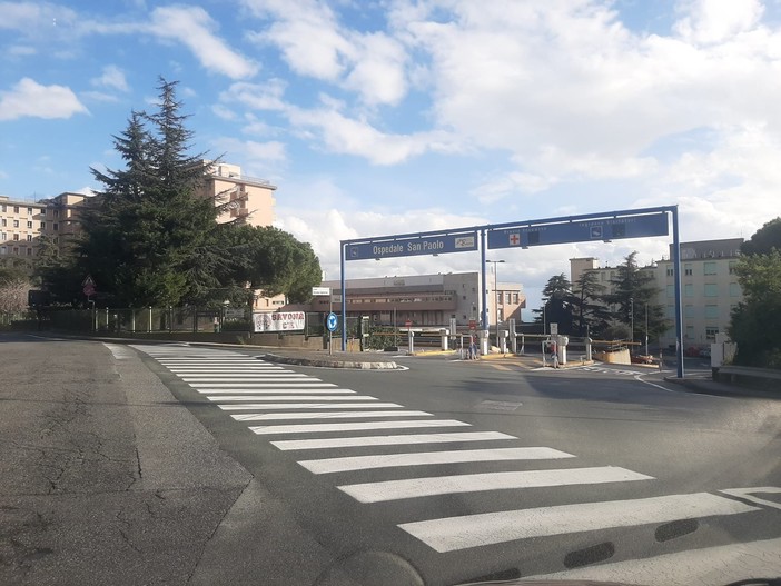 Aumenta di 20 centesimi l'ora il parcheggio negli ospedali, la protesta degli utenti