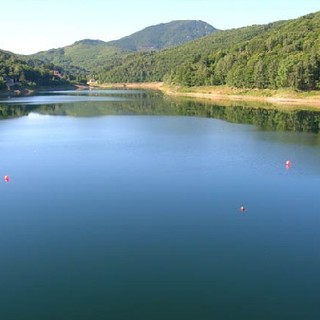 Un corso per bagnini sulle rive del lago di Osiglia