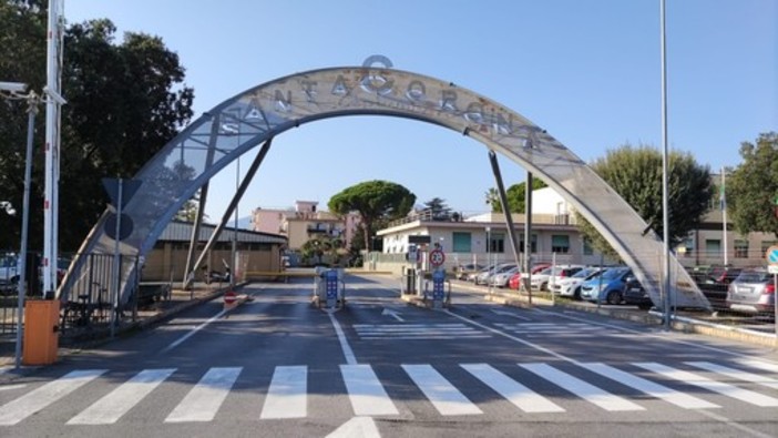 Al Santa Corona di Pietra Ligure infiltrazioni d'acqua piovana in sala operatoria, l' Asl affida i lavori di impermeabilizzazione