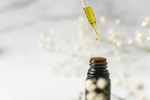 Olio di CBD dell'erba proibita: benefici, usi e dove trovarlo