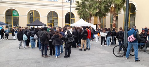 Savona, gli studenti incontrano i professionisti della sanità all'Open day di orientamento