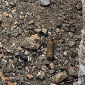 Cisano, trovato un ordigno bellico nel fiume a Martinetto: area recintata in attesa degli artificieri