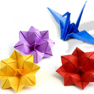 A Carcare un laboratorio gratuito di origami