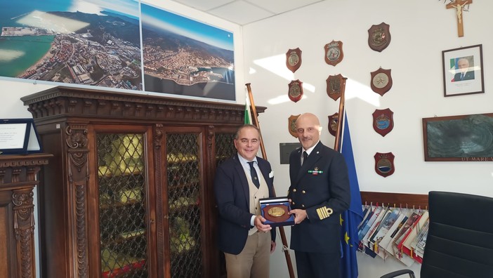 Savona, la Capitaneria di Porto riceve la visita del presidente della Provincia