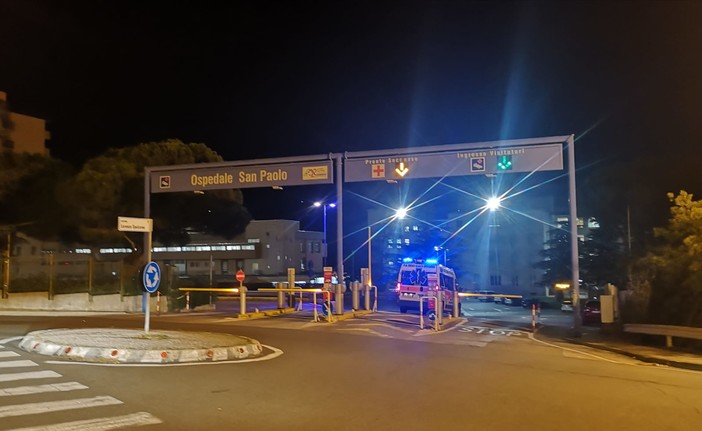 Savona, caduta calcinacci in corso Italia: ragazza in codice giallo al San Paolo