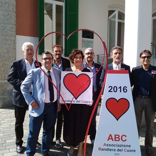 Nasce la &quot;Bandiera del cuore&quot; (FOTO)