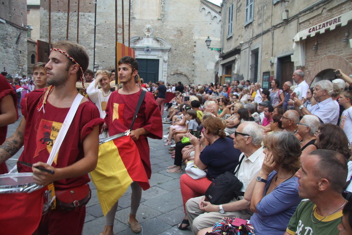 Sponsorizzazione 'politica' su libretto turistico, l'associazione Palio Storico Albenga restituisce i soldi