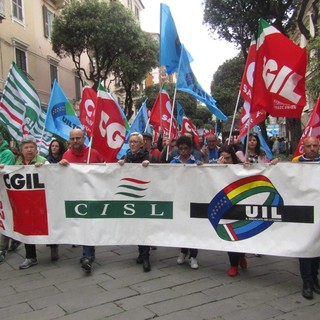 Festa dei Lavoratori, il corteo dell'1 maggio a Savona: &quot;Lavoro elemento fondamentale della libertà della persona&quot; (FOTO E DIRETTA)