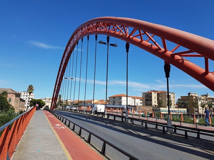 Albenga, dopo il periodo di lockdown ripartono i lavori al Ponte Rosso