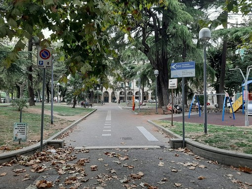 Savona, si aggira in Piazza del Popolo insospettendo gli agenti: un uomo arrestato per spaccio