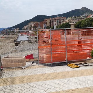 Lo stato del cantiere della passeggiata di ponente a Loano durante l'estate