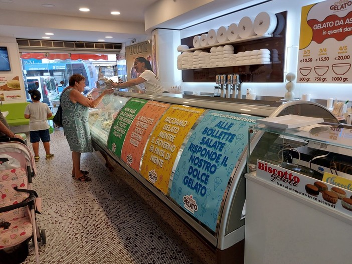 Savona, gelateria spegne frigoriferi e attrezzatura per protesta: &quot;Mi è arrivata una bolletta a luglio da 15mila euro&quot;