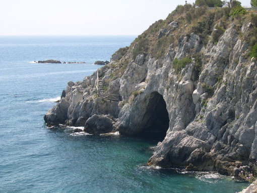 Bergeggi, visita guidata nella grotta marina il Primo Maggio