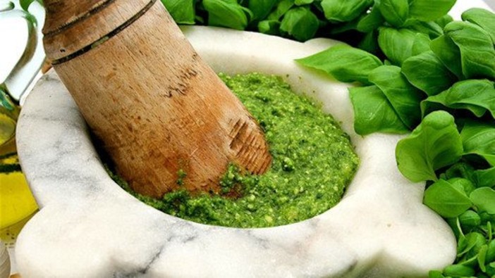 Savona, una competizione di “Pesto al mortaio” organizzata dall'associazione La Piazza