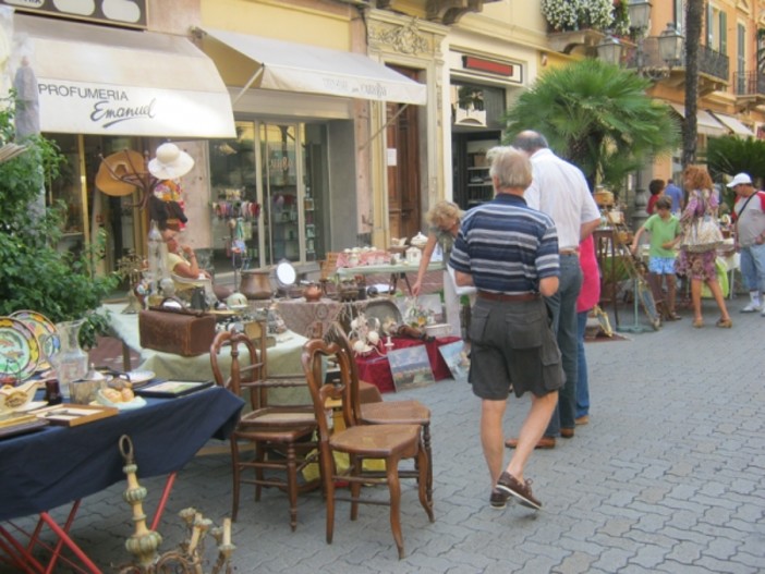 Mercatino dell'antiquariato a Loano