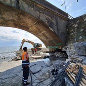 Varazze, danni alla pila del ponte sul rio Arenon: scattano i lavori