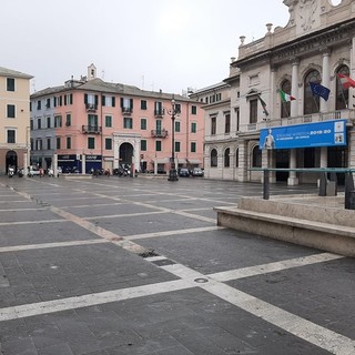 Manifestazione no green pass a Savona: in piazza Sisto il professore Paolo Becchi