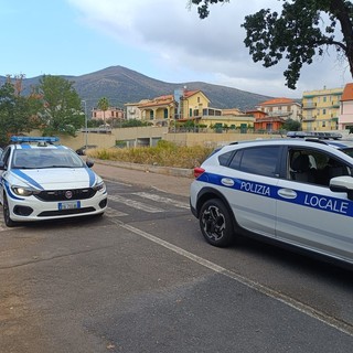 Ceriale, controlli della polizia locale con agenti in uniforme e in borghese