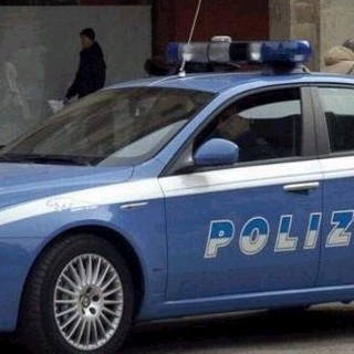 Fugge al posto di blocco della polizia: bloccato