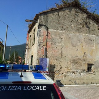 Loano, prosegue la messa in sicurezza dell'edificio pericolante in via dei Prigliani