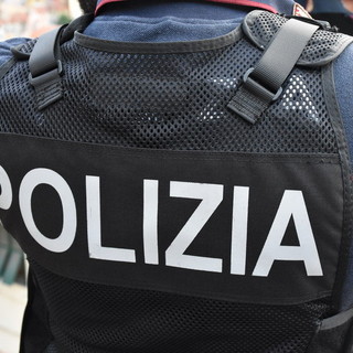 Albenga, controlli della Polizia di Stato nel centro storico e in piazza del Popolo