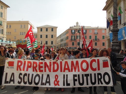 Referendum contro la &quot;Buona Scuola di Renzi&quot;, sigle sindacali invitano alla firma