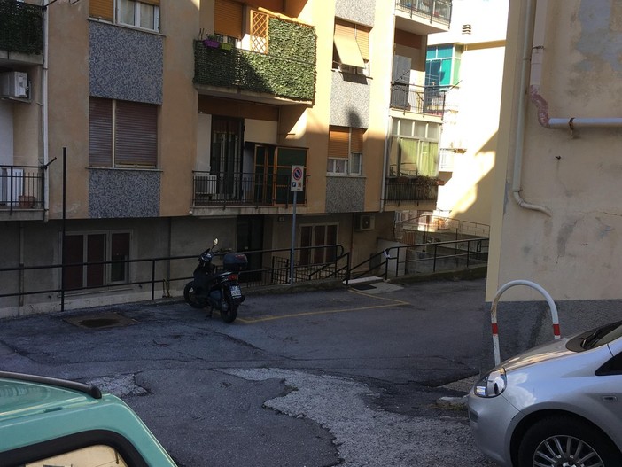 Sparatoria in via Premoli a Savona: colpito alla gamba Luca Giordano. E' grave