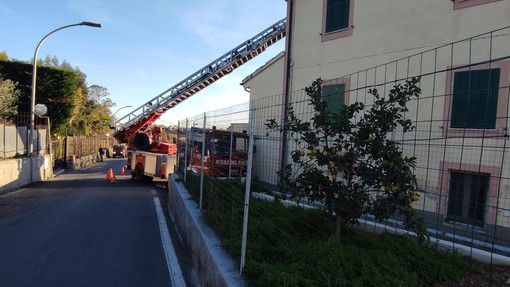 Due principi di incendio in una canna fumaria e in un vano scala a Loano e Savona