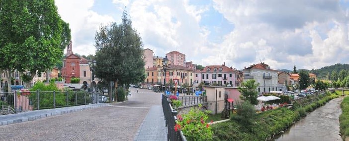 Natale sostenibile a Carcare: alberi di tuja per un nuovo polmone verde