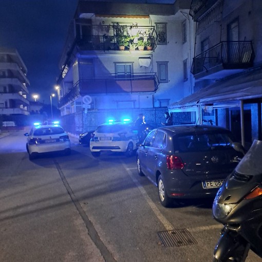 Edifici abbandonati ad Albenga, blitz della polizia locale: 5 persone identificate