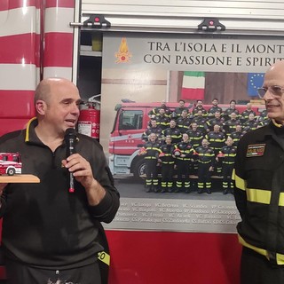 Vigili del fuoco, va in pensione Vincenzo Barlocco: al distaccamento di Albenga una serata di festa con colleghi e amici