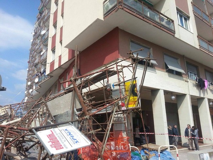 Crollo ponteggio a Zinola, interrogati gli indagati