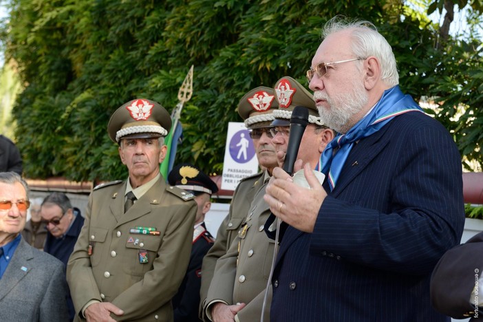 Inaugurata la piastrella del Capitano Balbis ad Alassio