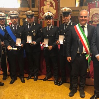 4 agenti di Albenga premiati in occasione della giornata della polizia locale