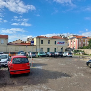 Savona, i cantieri della passeggiata a mare di via Nizza &quot;si mangiano&quot; 24 posti auto nel parcheggio di Villa Pizzardi